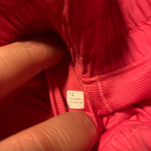 Hotty Hot Shorts 2.5 inseam size 14 in Lip Gloss Pink - Picture 3 of 6